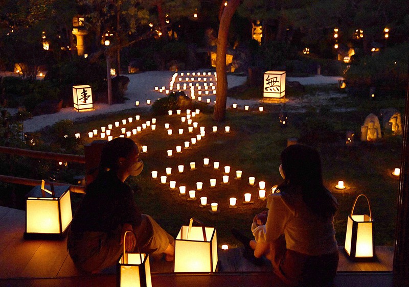 日本一暗いライトアップ」 ろうそく800本、ほのかに照らす 京都・東林