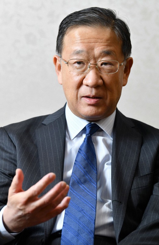 インタビューに答える公正取引委員会の古谷一之委員長=東京都千代田区で2020年10月15日、西夏生撮影