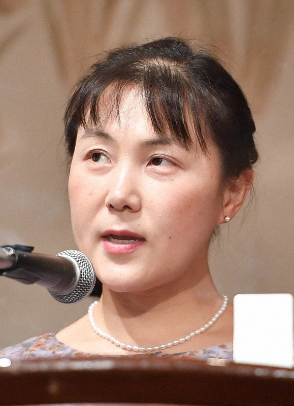 21世紀フォーラムで講演する京都大大学院の浅利美鈴准教授=大阪市北区で2020年9月30日午後0時31分、望月亮一撮影