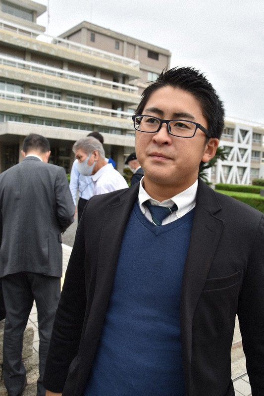 判決に唇をかむ原告の尹さん=広島市中区上八丁堀の広島高等裁判所で2020年10月16日午後3時18分、小山美砂撮影