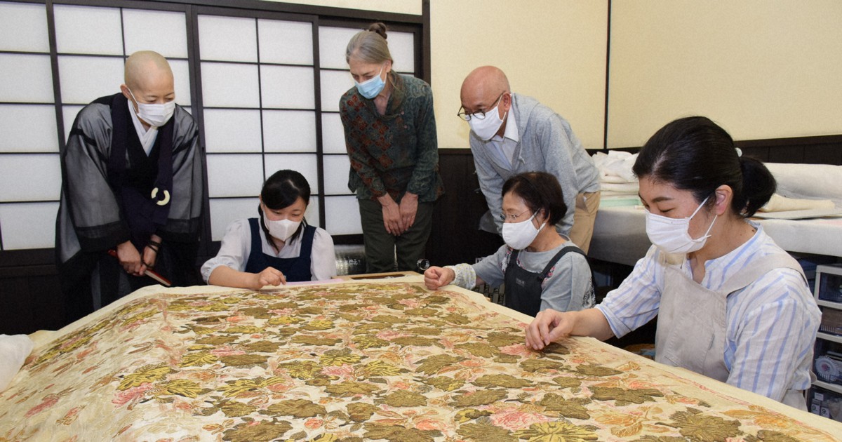 昭憲皇太后の「明治の大礼服」 高い国産の可能性 修復プロジェクトで