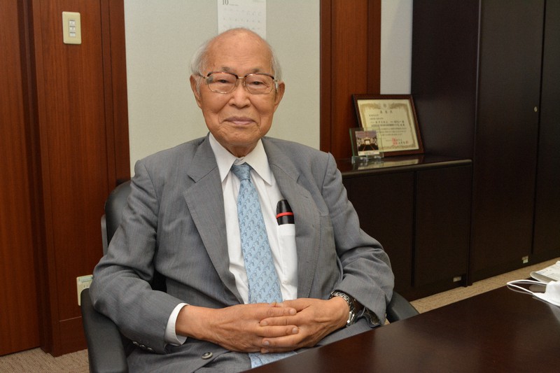 インタビューに応じる有馬朗人・元東京大学長=東京都練馬区で2020年10月5日午前11時47分、金志尚撮影