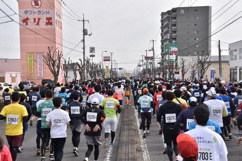 2019年のそうじゃ吉備路マラソンの様子=岡山県総社市提供