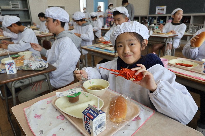 県産イセエビ おいしいね 旭の小中校で給食に 千葉 毎日新聞