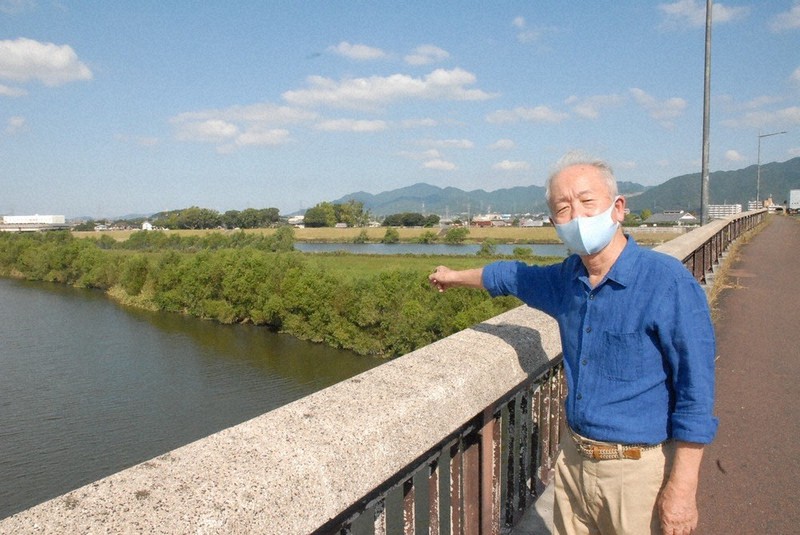 戦後75年・男（女）の気持ち：「B29墜落」 墜落現場、黒山