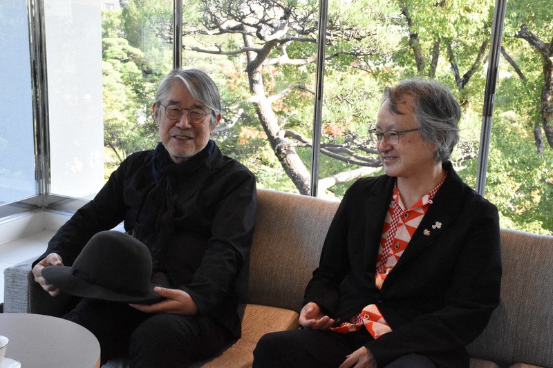 あのヒット曲の世界観が絵に 作詞家・松本隆さんと画家・寺門孝之さん