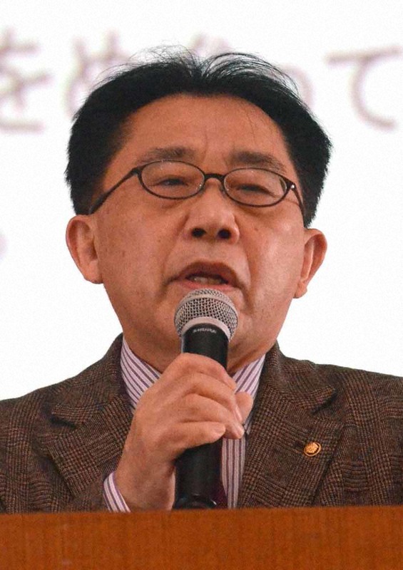 基調講演をする朴一・大阪市立大教授=大阪市北区で、鶴見泰寿撮影