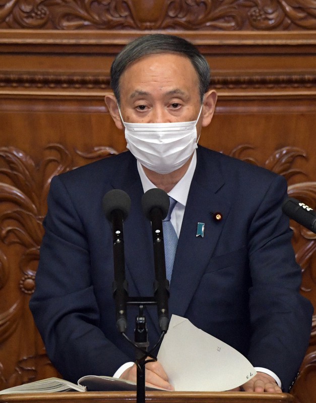 衆院本会議で所信表明演説をする菅義偉首相=国会内で2020年10月26日午後2時25分、竹内幹撮影