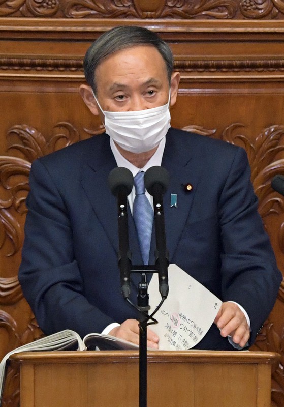 衆院本会議で所信表明演説する菅義偉首相=国会内で2020年10月26日午後2時21分、竹内幹撮影