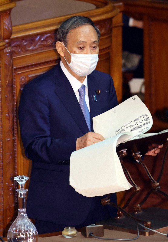 参院本会議で所信表明演説をする菅義偉首相=国会内で2020年10月26日午後3時12分、幾島健太郎撮影