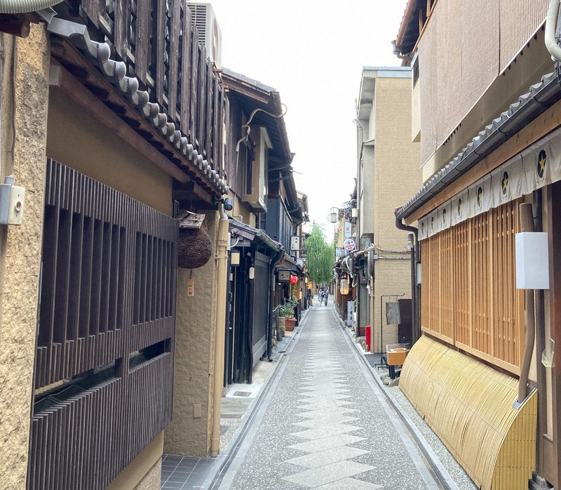 人通りがまばらな京都市内=青木勝彦撮影