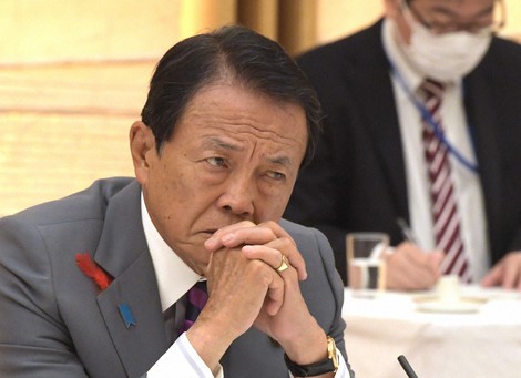 菅内閣でも財務相を務める麻生太郎氏=首相官邸で2020年10月6日、竹内幹撮影