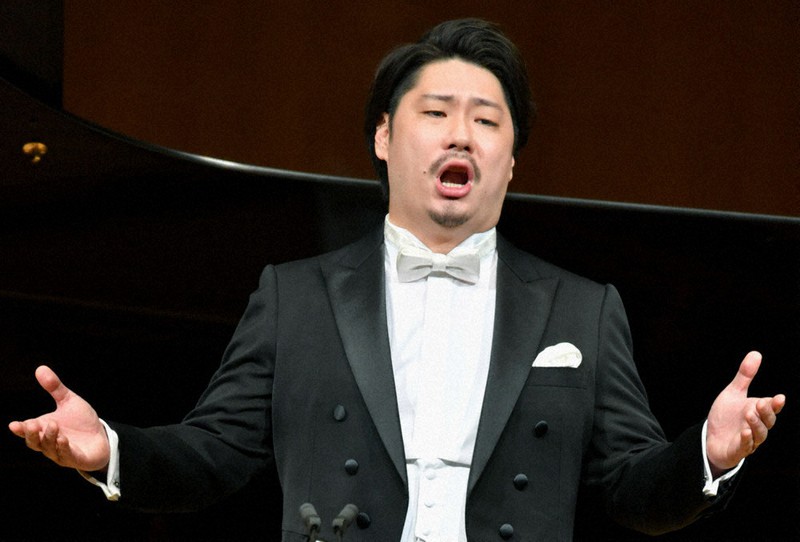 第89回日本音楽コンクール本選会の声楽部門で1位になった小林啓倫さん=新宿区の東京オペラシティコンサートホールで