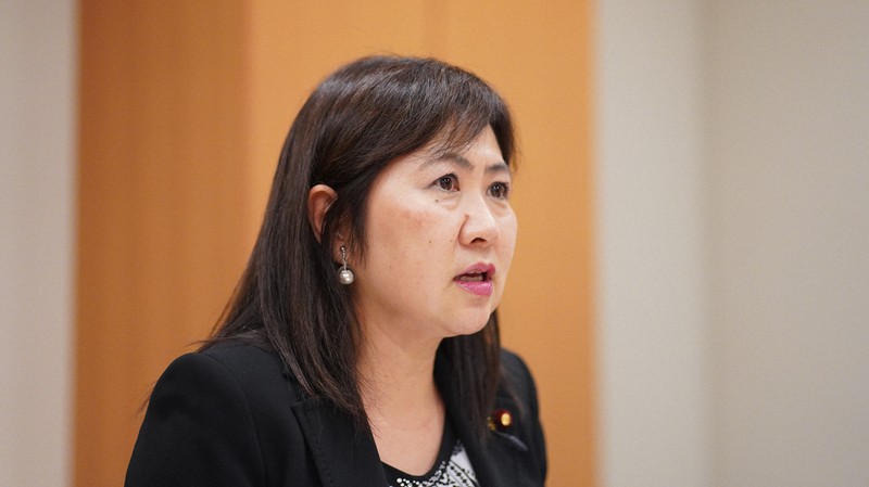 亀井亜紀子氏=内藤絵美撮影