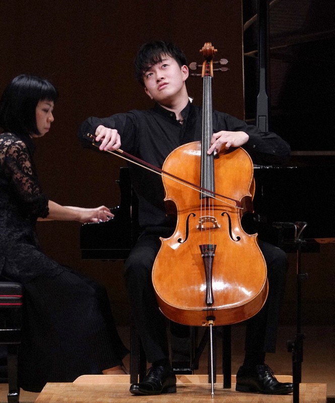 第89回日本音楽コンクール本選会のチェロ部門で3位になった泉優志さん=東京都新宿区の東京オペラシティコンサートホールで2020年10月27日、喜屋武真之介撮影