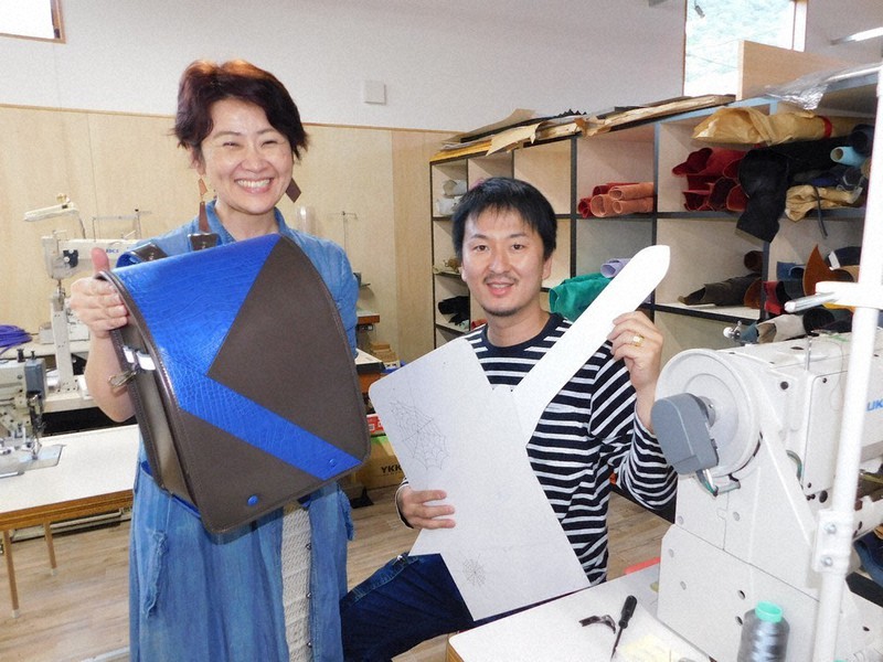 世界に一つのランドセル 親子で１泊２日 製作体験 かばん工房 遊鞄０１ 豊岡 兵庫 毎日新聞
