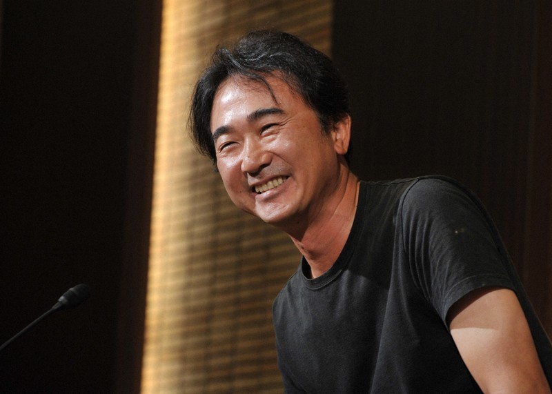 直木賞を受賞した当時の池井戸潤さん=東京都千代田区の東京会館で2011年7月14日、三浦博之撮影