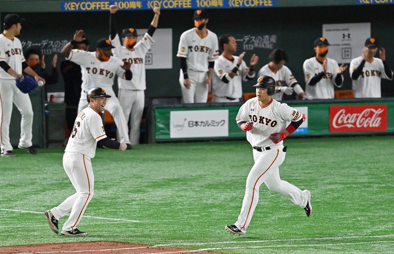 プロ野球 巨人、セ・リーグ2連覇 [写真特集1/15] | 毎日新聞