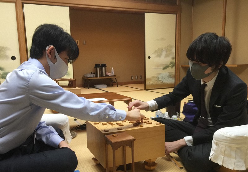第70期王将戦リーグ特選譜 観戦棋士も 意味がわからない 細心の一手 藤井王位が佐藤天九段を破り ようやく１勝 毎日新聞
