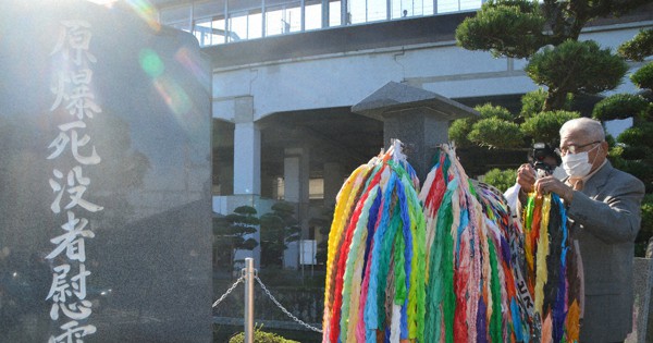 ｎｚから追悼の千羽鶴 原爆死没者慰霊碑で献納式 三原 広島 毎日新聞