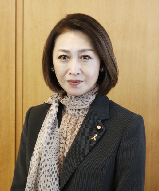 三原じゅん子副厚労相 参院委遅刻を陳謝 | 毎日新聞