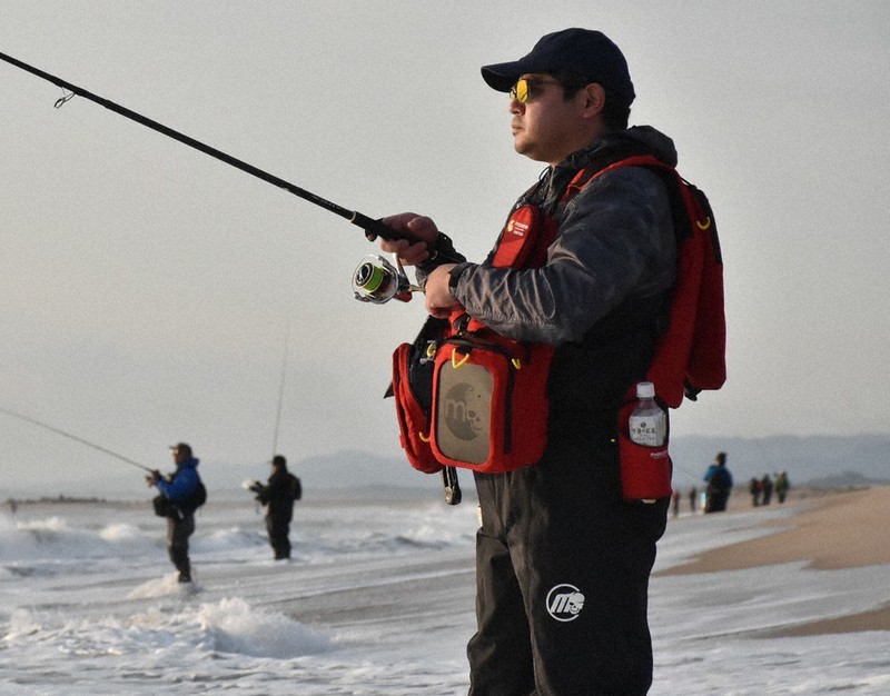 愛好家２５０人 釣果競う 亘理 吉田浜周辺で大会 宮城 毎日新聞