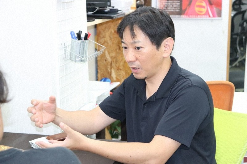 「マンがたり shizuoka」について話す、鈴木将仁さん