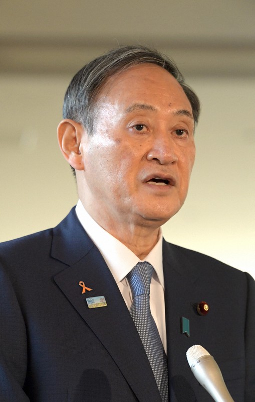 大阪都構想の住民投票の結果について記者団の質問に答える菅義偉首相=首相官邸で2020年11月2日午前8時42分、竹内幹撮影