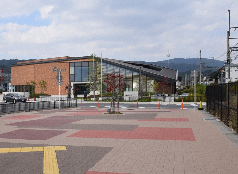 土地区画整理事業で整備が完了した近鉄平群駅西側=平群町で2020年10月29日午後1時27分、熊谷仁志撮影
