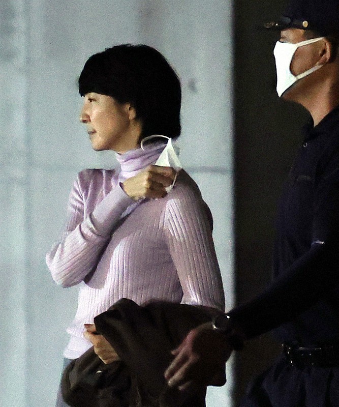 保釈された河井案里被告=東京・小菅の東京拘置所で2020年10月27日午後8時55分、幾島健太郎撮影