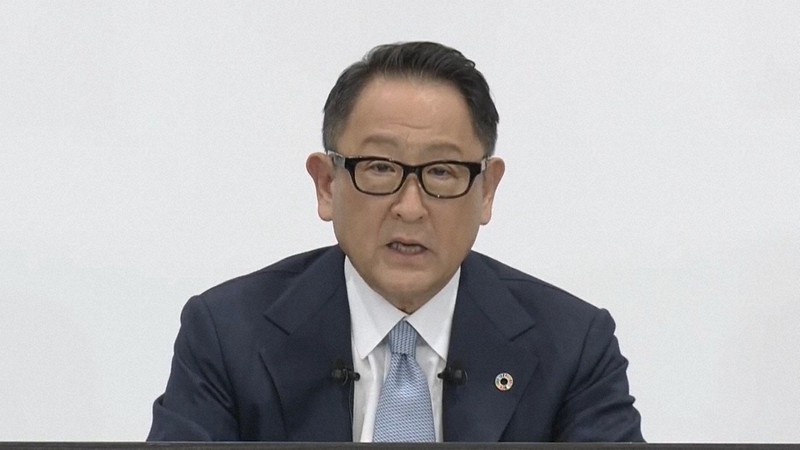 オンラインで会見する豊田章男・トヨタ自動車社長