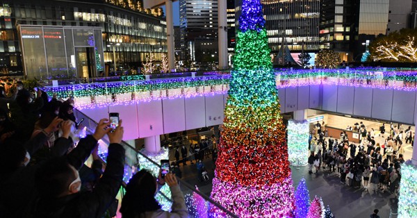七色の希望の調べ 12メートル巨大ツリー JR名古屋駅でイルミネーション