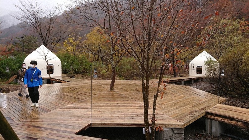 日本一のモグラ駅 で ３密 避け快適キャンプ グランピング施設 みなかみに１４日オープン 群馬 毎日新聞