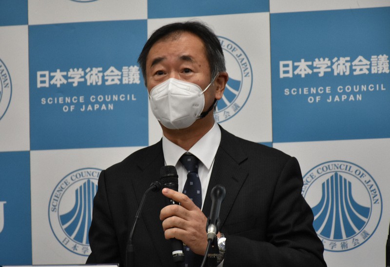 記者会見する日本学術会議の梶田隆章会長=東京都港区の日本学術会議で2020年11月12日午後4時37分、岩崎歩撮影