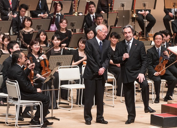 名経営者は芸術を愛する 音楽ビジネスのプロより ただの音楽 好きの素人のほうがいい 世界的指揮者リッカルド ムーティ氏がiij会長鈴木幸一氏にかけた一言の意味 週刊エコノミスト Online