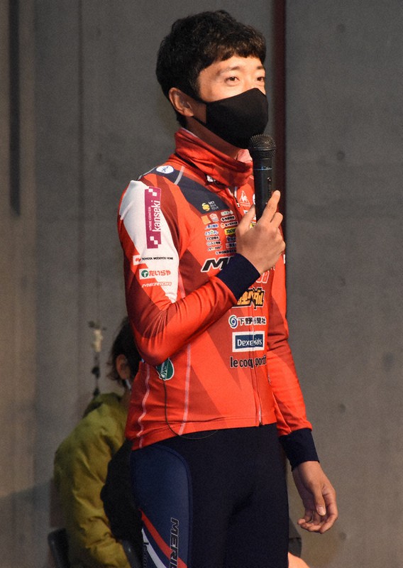 ファンに感謝を伝える増田選手=宇都宮市江野町のオリオンスクエアで2020年11月12日、玉井滉大撮影
