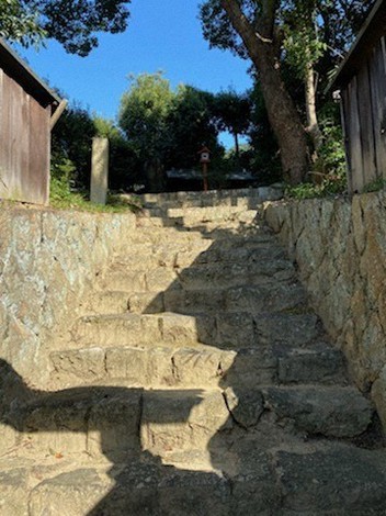 中村鴈治郎が修繕した石段=東大阪市六万寺町の往生院で2020年10月3日、松井宏員撮影