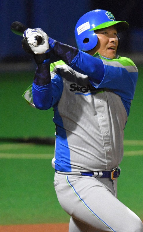 チームの軸となるセガサミーの指名打者・沢良木=西夏生撮影