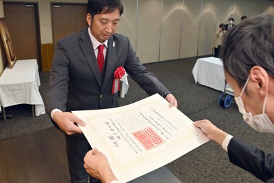 命日に京都の神社で 龍馬祭 墓前にシャモ鍋 ファンら偉業しのぶ 毎日新聞 命日に京都の神社で 龍馬祭 墓前にシャモ鍋 ファンら偉業しのぶ 毎日新聞
