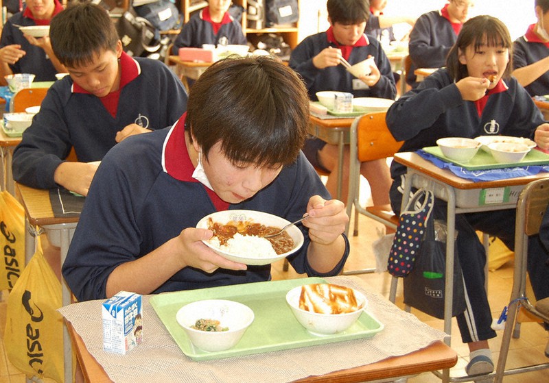 小説に出てきたあの料理 給食に 東野圭吾 流星の絆 ハヤシライス 春日部の中学校 埼玉 毎日新聞