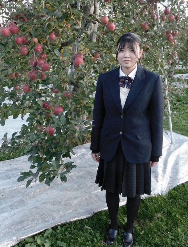 優秀賞を受賞した名久井農業高校3年、小泉麻紘さん=青森県南部町の名久井農業高校で2020年11月9日、遠山和彦撮影