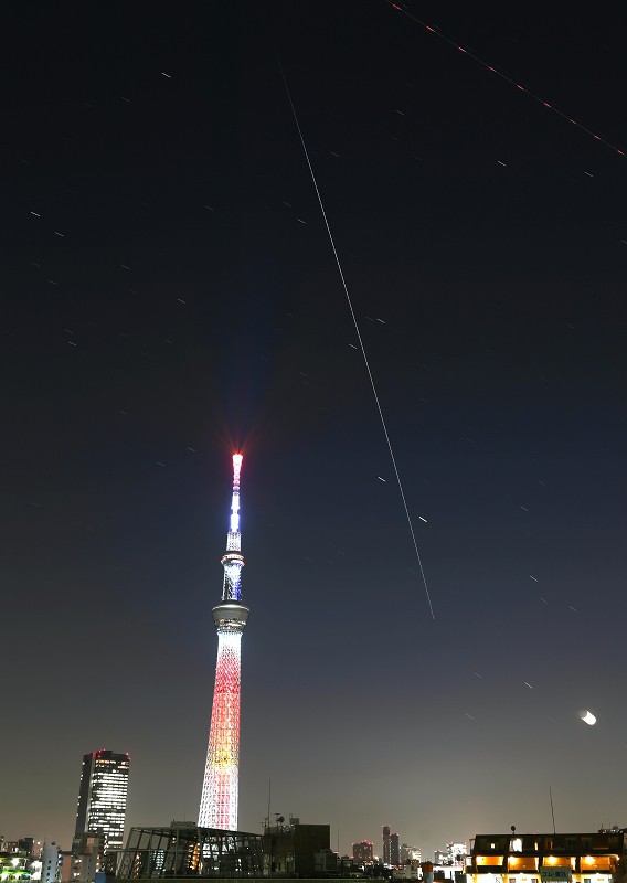 3度目の宇宙 キラリと一筋 野口聡一さん滞在のiss 上空を通過 写真特集1 3 毎日新聞