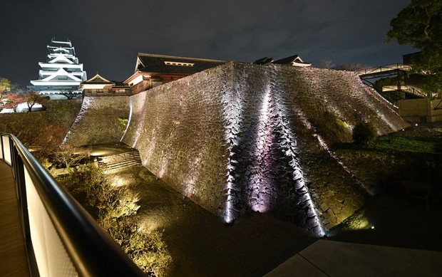 In Photos Kumamoto Castle Lit Up In Trial Ahead Of Festival 写真特集1 5 毎日新聞