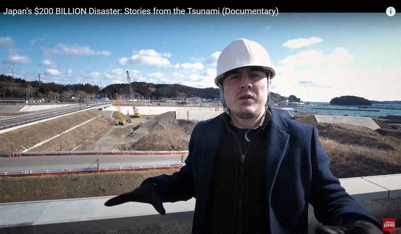 被災地の現状を動画で紹介するクリス・ブロードさん=ユーチューブより