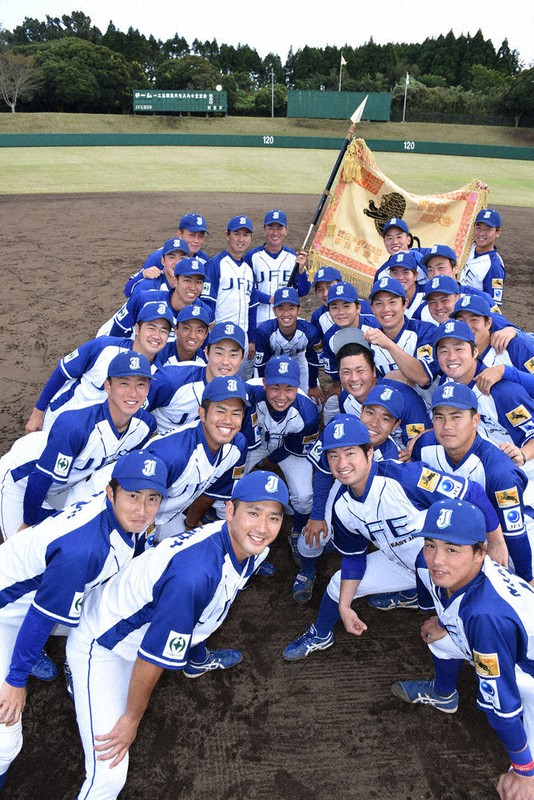 連覇に向けて発進するJFE東日本=千葉県市原市のJFE犬成野球場で2020年10月21日、柴田智弘撮影