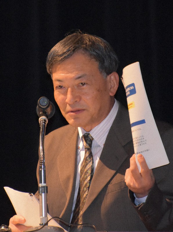 静岡工区を巡る県とJR東海の対話の状況について説明する難波喬司副知事=静岡県島田市の島田市民総合施設プラザおおるりで2020年11月18日、山田英之撮影