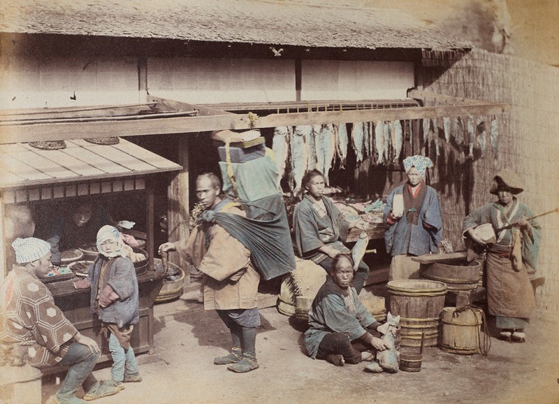 江戸末期に来日した写真家、フェリーチェ・ベアト氏の作品「魚売り」(1867年)=ピアソン氏の収集品から、入江泰吉記念奈良市写真美術館提供