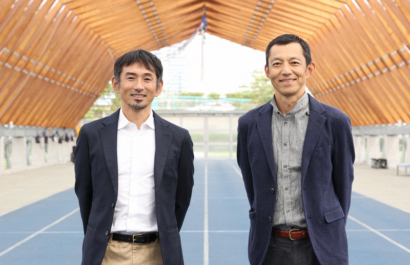 コーチングについて語り合った為末大さん(左)と日本郵政グループの高橋昌彦監督=東京都江東区で2020年10月22日、佐々木順一撮影