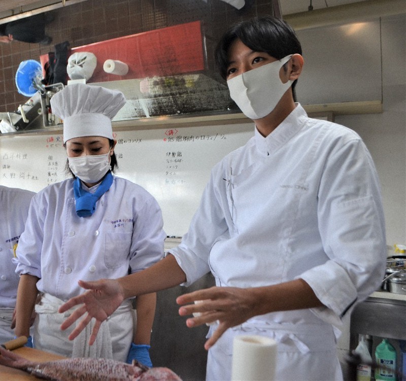 伊勢ワーケーション フレンチ 大野さん 教壇に 期間限定レストラン 地の味探求 名シェフの技堪能 三重 毎日新聞