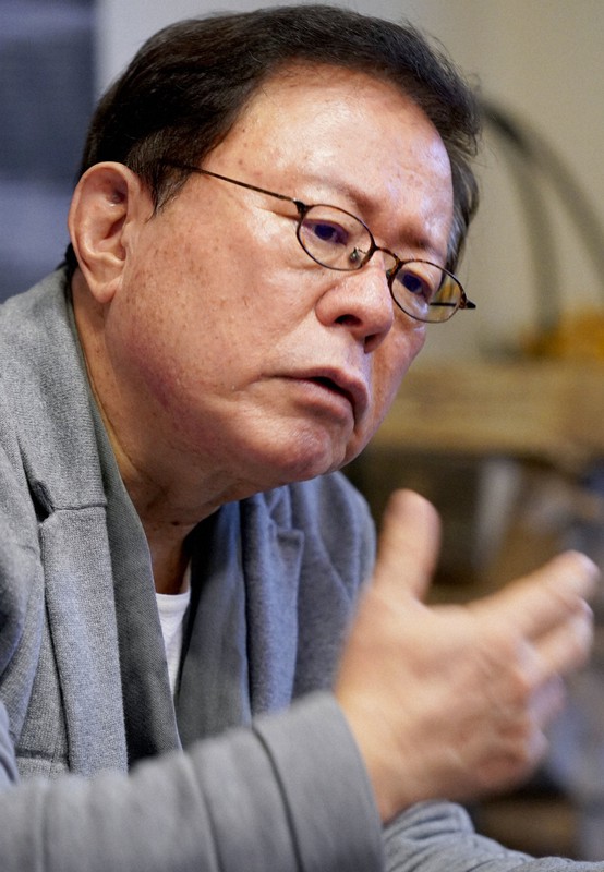 インタビューに応じる猪瀬直樹さん=東京都港区で2020年11月4日、藤井太郎撮影